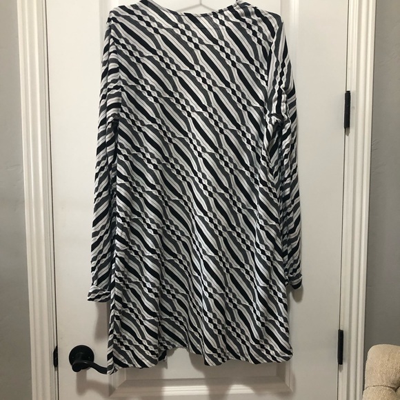 Dana Buchman woman’s size large duster, black, and gray striped. Flowing open - Picture 2 of 6